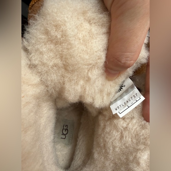 UGG Adirondack III Tan and Black Waterproof Boots - Picture 6 of 7